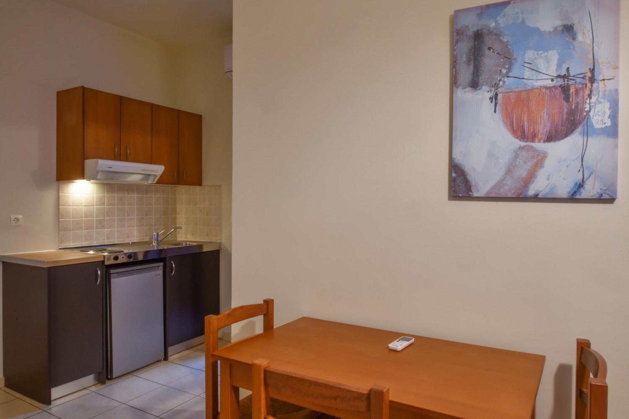 Akatos Hotel Agia Marina  Екстер'єр фото