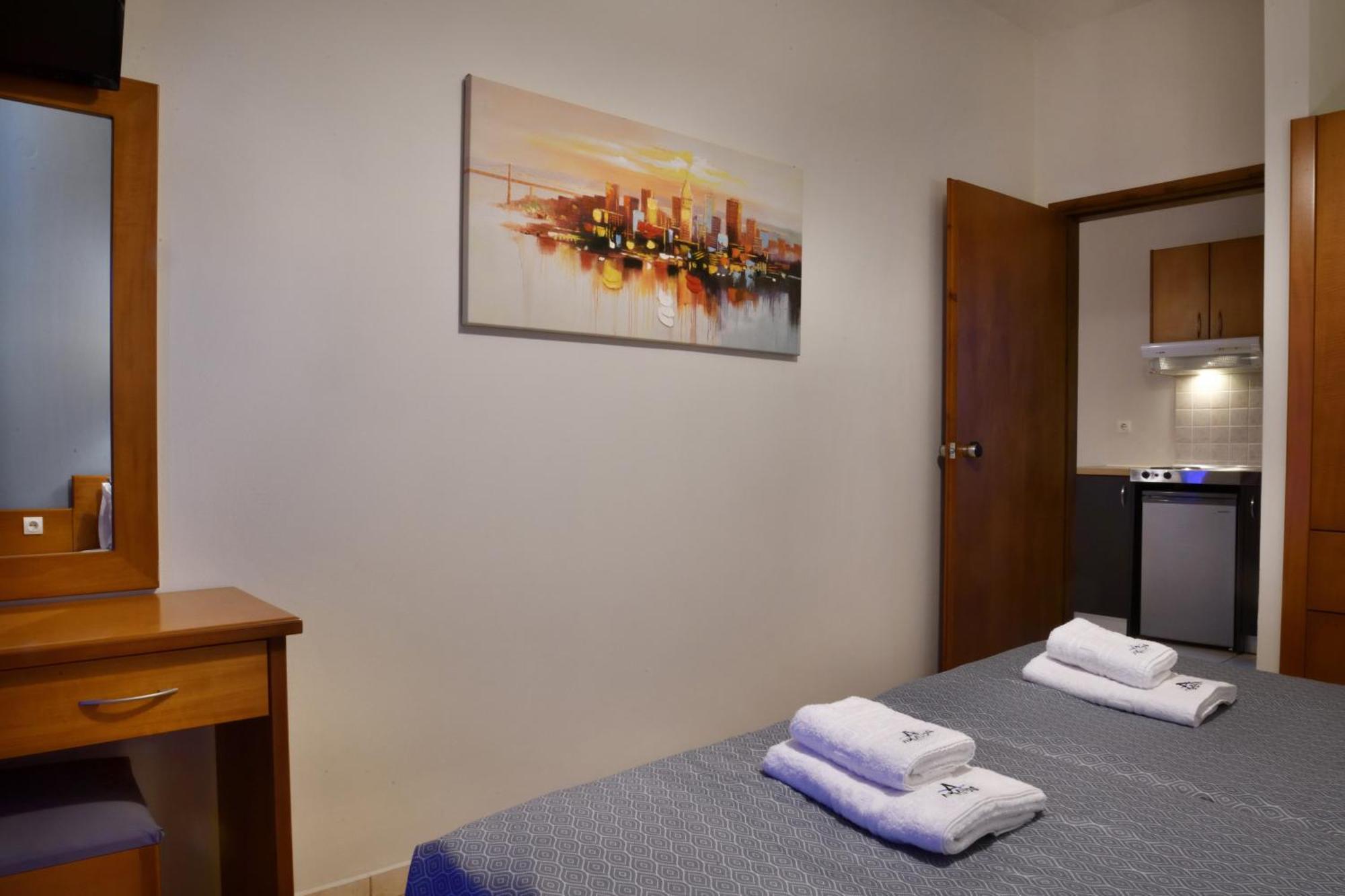 Akatos Hotel Agia Marina  Екстер'єр фото