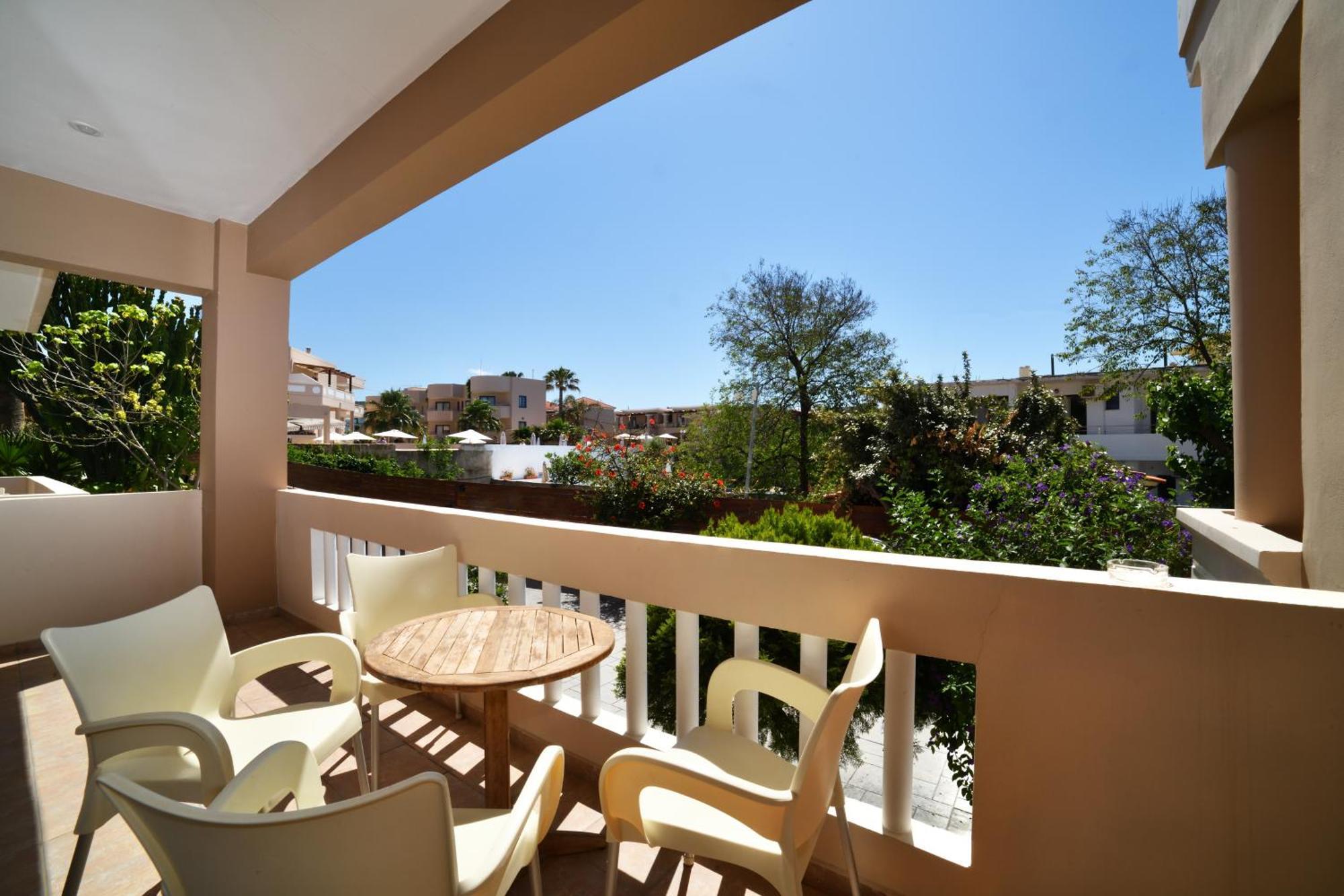 Akatos Hotel Agia Marina  Екстер'єр фото