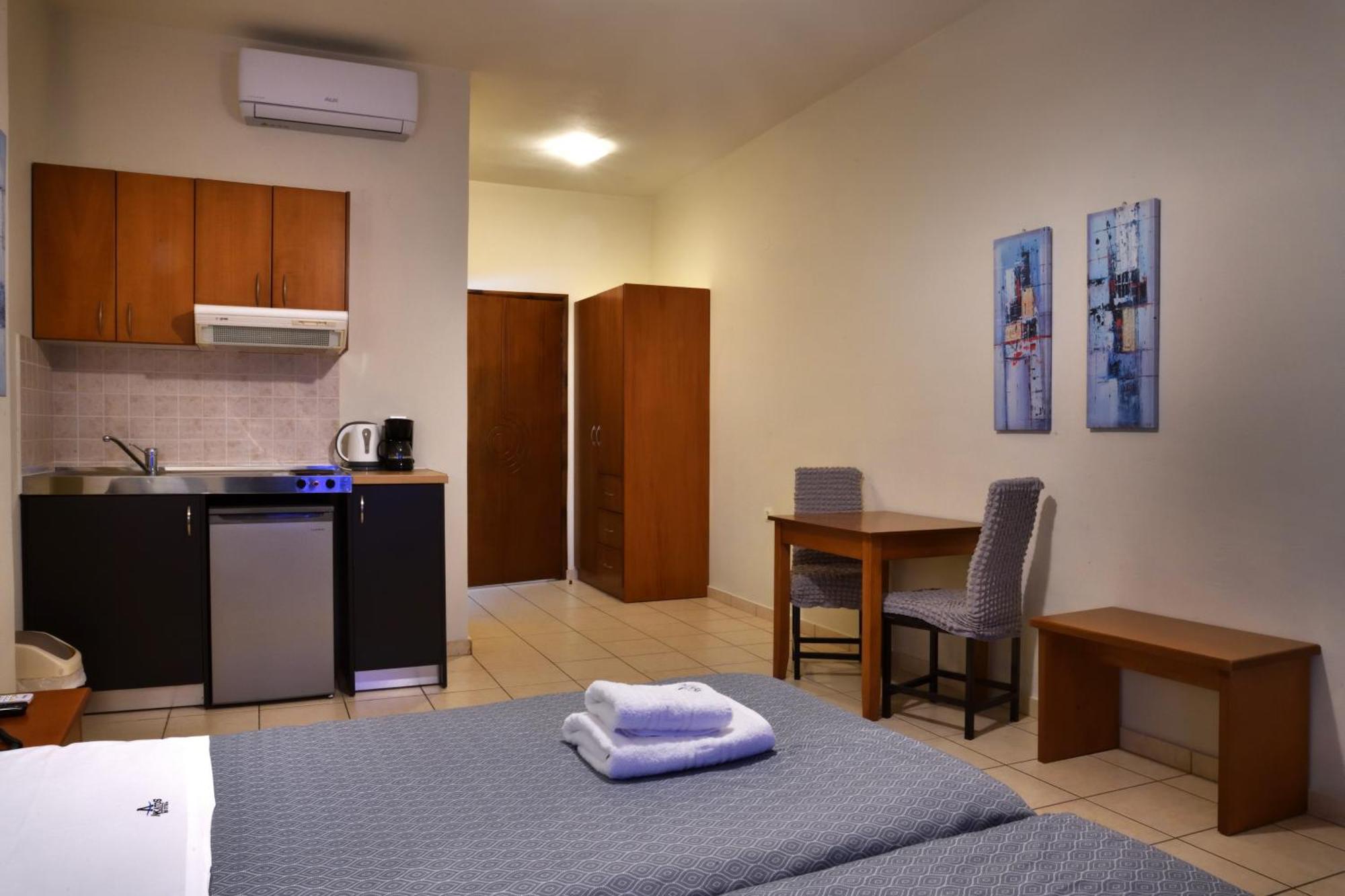 Akatos Hotel Agia Marina  Екстер'єр фото