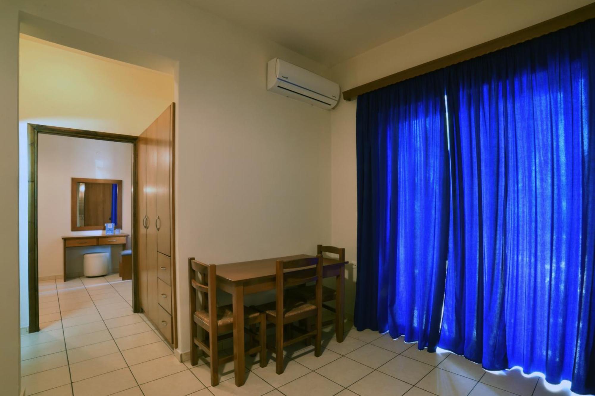 Akatos Hotel Agia Marina  Екстер'єр фото