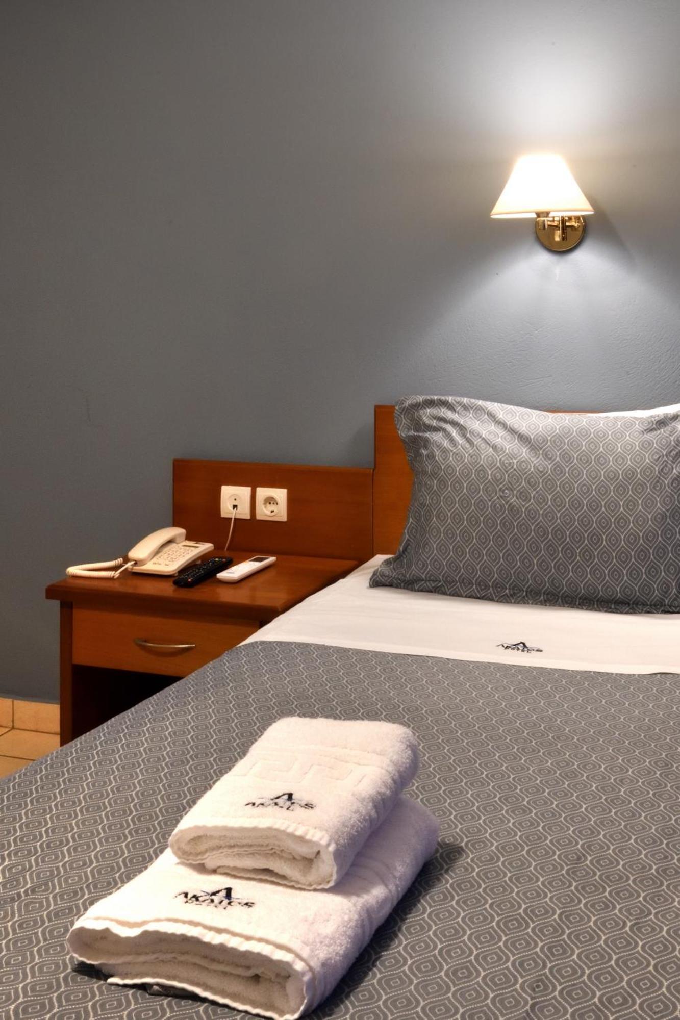 Akatos Hotel Agia Marina  Екстер'єр фото