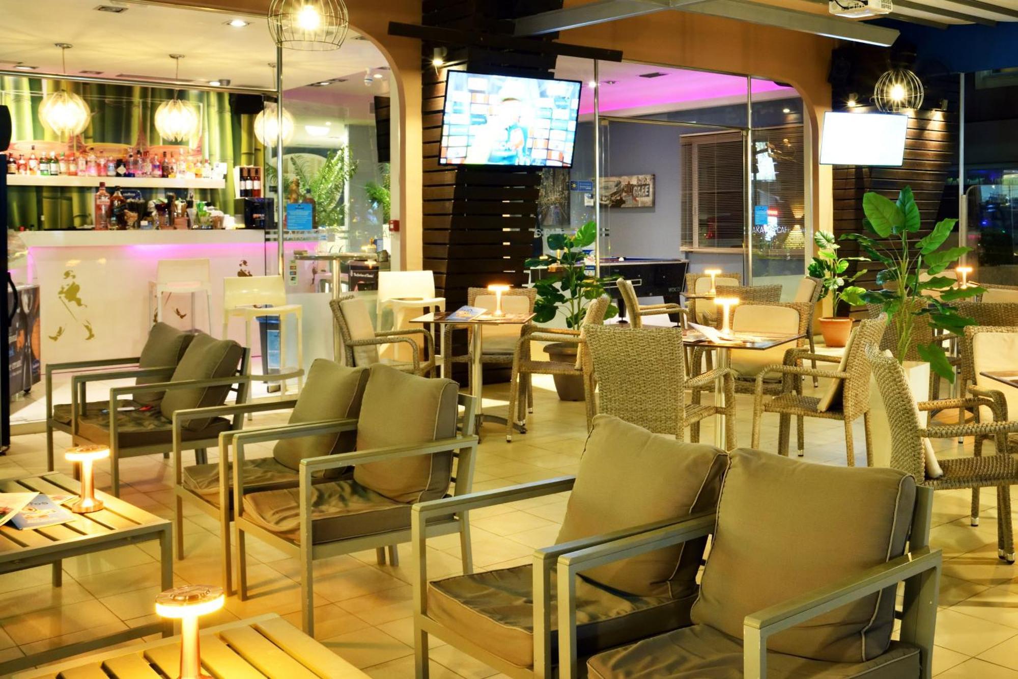 Akatos Hotel Agia Marina  Екстер'єр фото